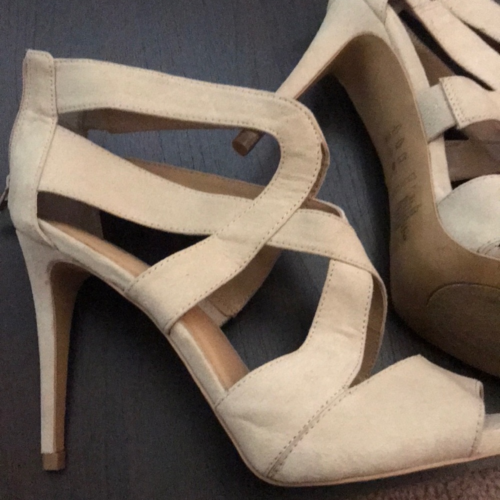 Heels - Picture 3 of 3